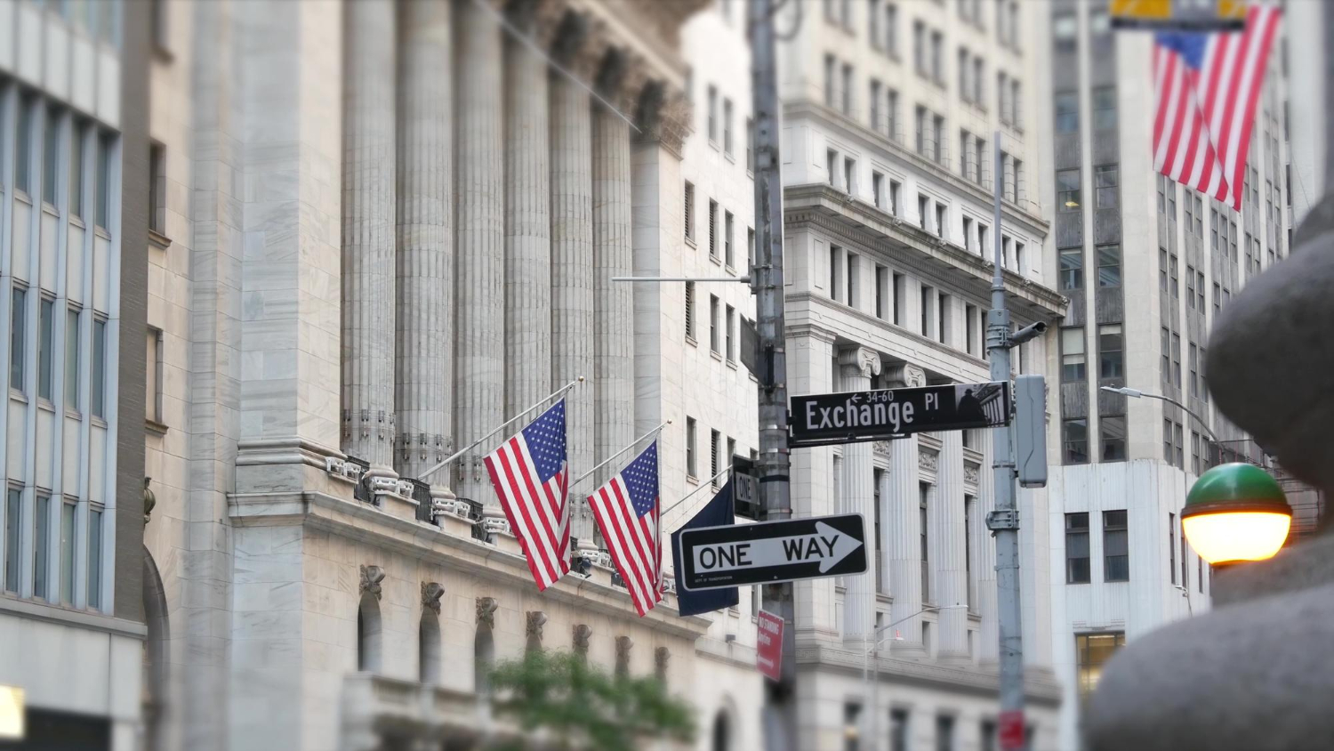 Puzzle Wall Street