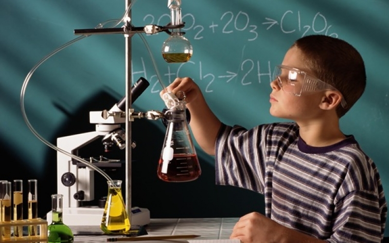 Puzzle Niño y ciencia
